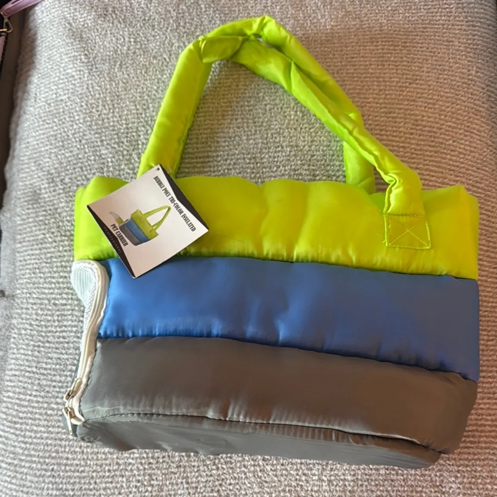 Colorblock Pet Carrier Bag with Spacious Interior and handles